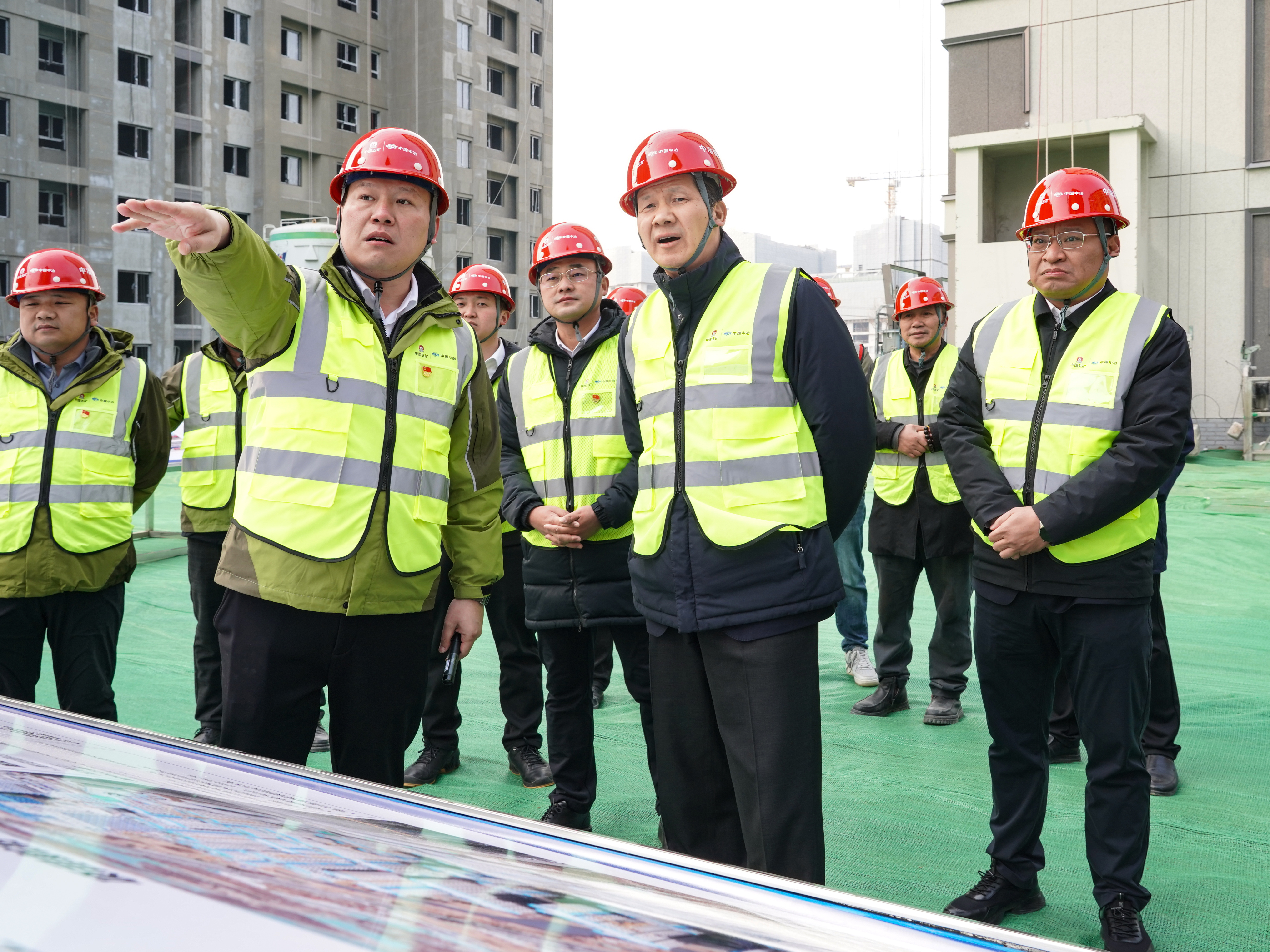 帶班檢查現(xiàn)場(chǎng)